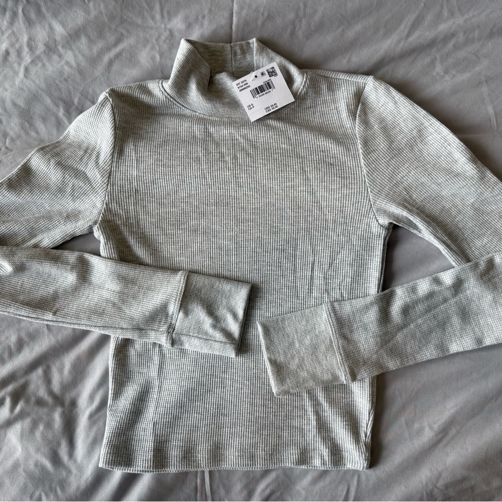 American Eagle Outfitters Gray Ribbed Cropped Turtleneck Top